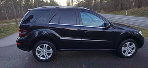 Mercedes Benz ML 320CDi 4 Matic (6 foto / 15)