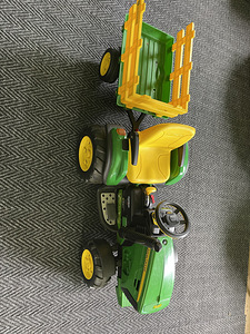 Детский электрический трактор John Deere (2 фото из 3)