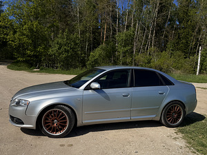 Audi A4 (2 foto / 11)