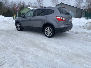 Nissan 7 kohta, diisel (2 foto / 15)