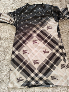 Женская туника Burberry L (3 фото из 3)