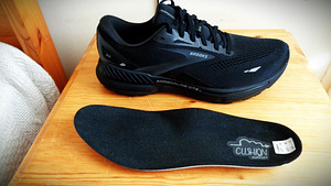 №45(stm 29sm)-BROOKS Adrenaline GTS*23(USA) (8 foto / 10)