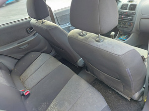 HYUNDAI ACCENT bensiin manu 2005 a 500 eur (5 foto / 6)