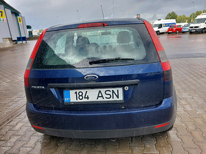 Ford Fiesta manuaal bensiin 650 tingi (7 foto / 8)