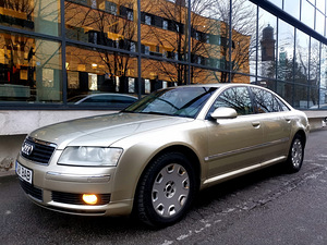Audi A8 QUATTRO 3.7 206kW ATM Üv 2025 okt (1 foto / 11)