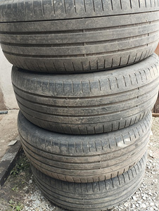 Продам резину 235/50/19 Pirelli (2 фото из 2)