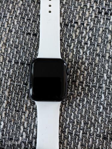 Apple watch 4 serija 42mm как новые (фото #1)