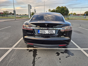 2014 Tesla Model S 85 - Tasuta kiirlaadimine ja andmeside (4 foto / 15)