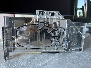 Alphacool Eisblock Aurora Acryl GPX-N + Active Backplate (1 фото из 4)