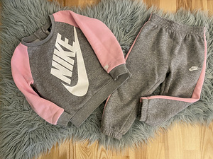 Nike костюм (2 фото из 3)