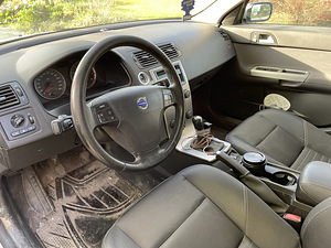 Varuosadeks Volvo V50 2.4 125kw manuaal (4 foto / 10)