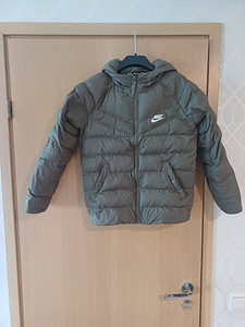 Теплая куртка Nike размер S (128-137 см)