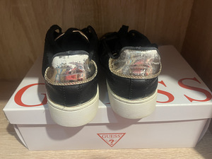 Кроссовки Guess (3 фото из 3)
