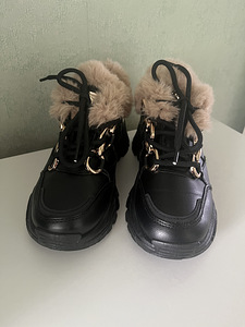 Зимние кроссовки (2 фото из 3)