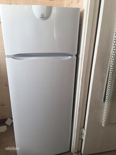 Приличный холодильник (фото #1)