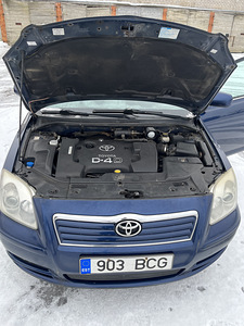 M:Toyota avensis (8 foto / 8)