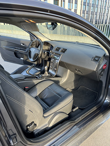 Volvo C30 R-Design 1.6 8kw 2010 (9 foto / 10)