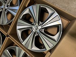 19" Honda replica диски 5x114,3 (новые) (4 фото из 7)