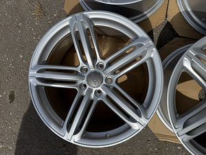 21" оригинальные диски Audi Q7 Peeler 5x130 (1 фото из 10)