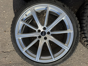 21" оригинальные диски Audi RS6/7 C8 5x112 + шипованные шины 275/35 (1 фото из 10)