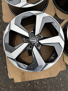 18" оригинальные диски Nissan 5x114,3 (как новые) (2 фото из 8)