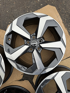 18" оригинальные диски Nissan 5x114,3 (как новые) (4 фото из 8)