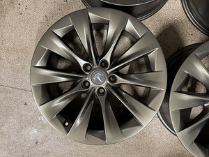 19" оригинальные диски Tesla Model S 5x120 (4 фото из 9)