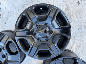17" оригинальные диски Ford Ranger 6x139,7 (2 фото из 8)