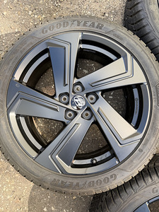 19" оригинальные диски Hyundai 5x114,3 + новые м+s Good Year (5 фото из 9)