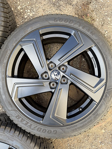 19" оригинальные диски Hyundai 5x114,3 + новые м+s Good Year (6 фото из 9)