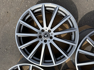 22" оригинальные диски Mercedes-Benz GLS/GLE 5x112 (одинаковой ширины) (7 фото из 9)