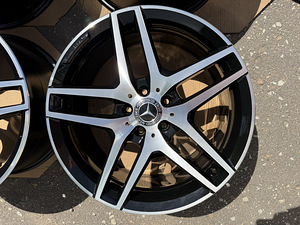 19" оригинальные диски Mercedes-Benz AMG разной ширины 5x112 (W222) (6 фото из 10)