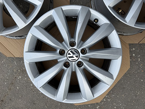 17" оригинальные диски Volkswagen 5x112 (7 фото из 7)