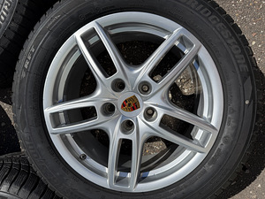 19" Porsche Cayenne originaalveljed 5x130 + 265/50/19 m+s (1 foto / 9)
