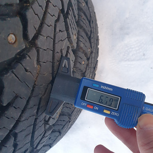 Bridgestone 205/65/16c kaubiku naastrehvid (4 foto / 8)