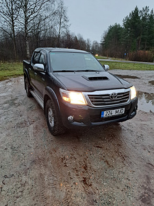 Toyota hilux (1 foto / 6)