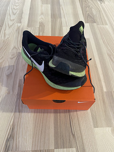 Продать кроссовки Nike | (2 фото из 4)