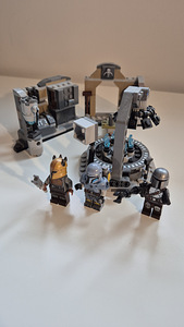LEGO Star Wars - The Armorer's Mandalorian Forge 75319 (3 foto / 6)