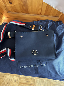Tommy Hilfiger (1 фото из 3)