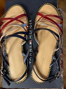 Tommy Hilfiger 41 (2 foto / 4)