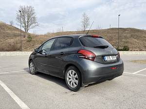 Продается PEUGEOT 208 2016 года бензин механика 60 кВт (4 фото из 7)