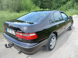 Honda Accord (3 foto / 10)