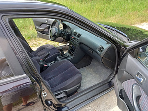 Honda Accord (6 foto / 10)