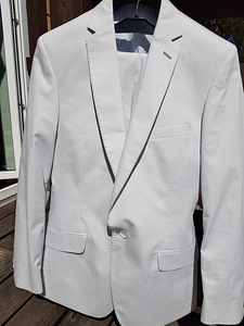 Праздничный белый мужской костюм на свадьбу или выпускной