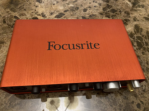Focusrite Scarlett 2i4 (1 foto / 4)