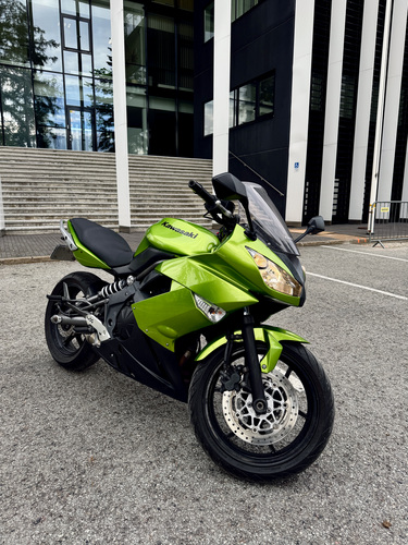 Kawasaki ER-6F 2009a.