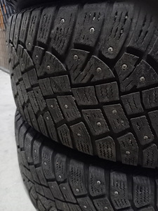 GoodYear 215/60 R16 (3 foto / 3)