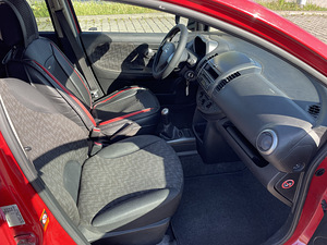 Nissan Note (6 фото из 10)