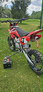 Кроссовый мотоцикл 140cc Nitro (5 фото из 6)