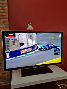 Samsung UE40D5000 40" (2 фото из 6)